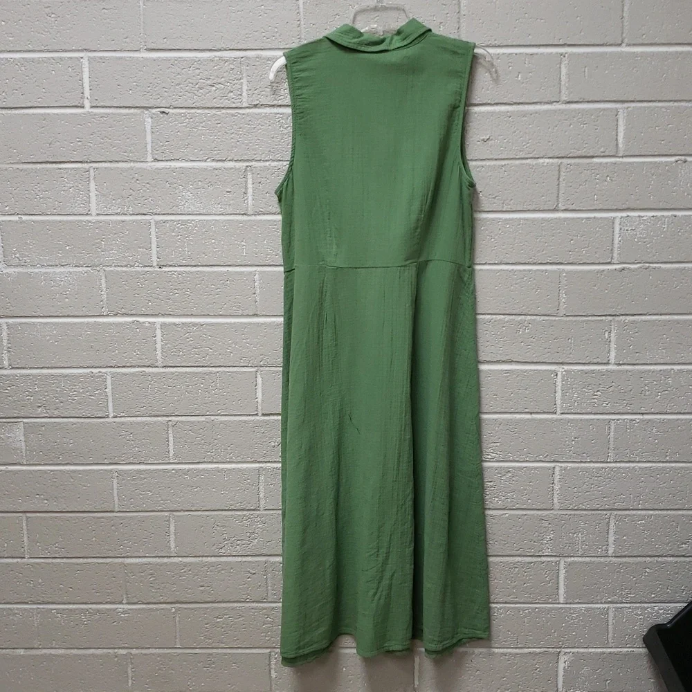 Green Sleeveless Button-Down Dress - Picture 6 of 6